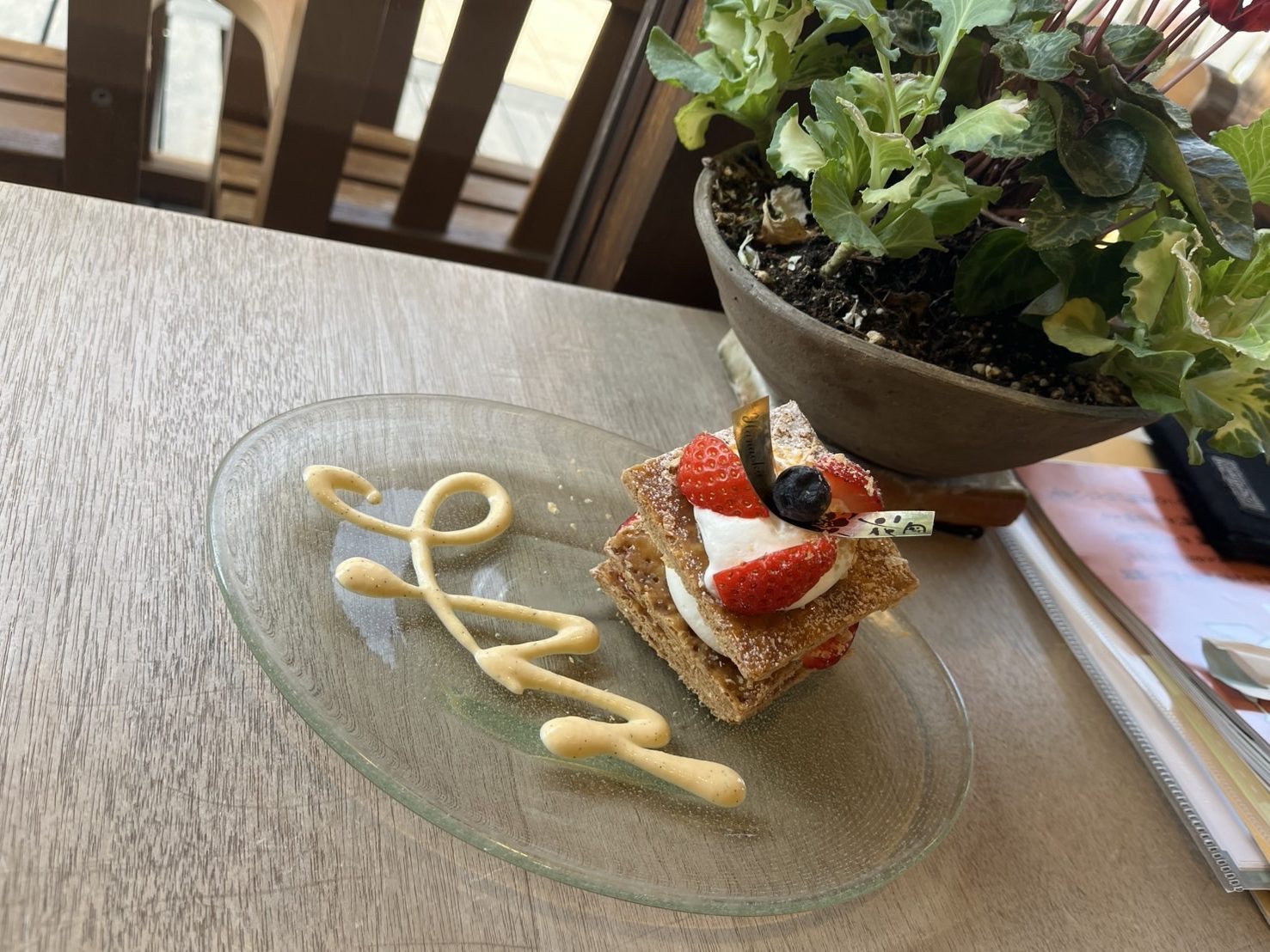 祖父母から褒められました。あなたは私らの間の潤滑油になってくれている！“児童養護施設の子は、可哀そうですか？”⇒18才で自律して卒園する、が答えです。